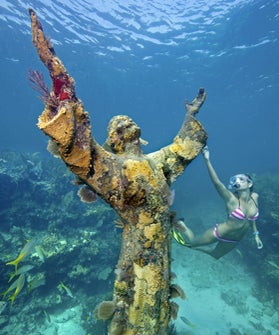 under-water-jesus-280