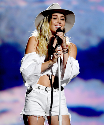 دانلود موزیک ویدیو جدید Miley Cyrus به نام Younger Now با کیفیت عالی دانلود موزیک ویدیو جدید Miley Cyrus به نام Younger Now با کیفیت عالی