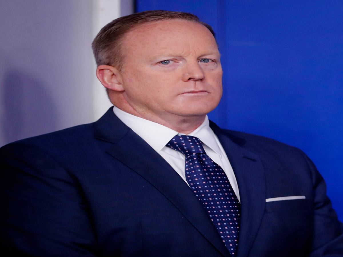 Sean Spicer Reportedly Stole A Mini-Fridge & The Internet Is Recreating The Crime