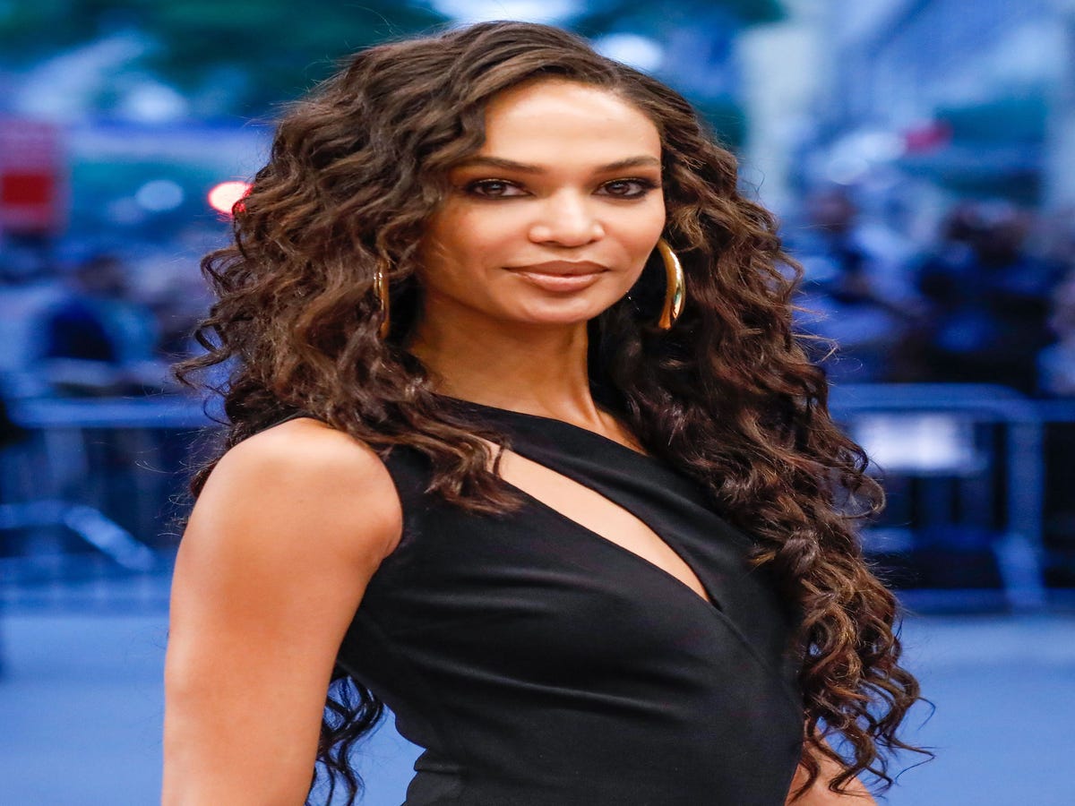 Supermodel Joan Smalls To Star In Netflix Film Set It Up