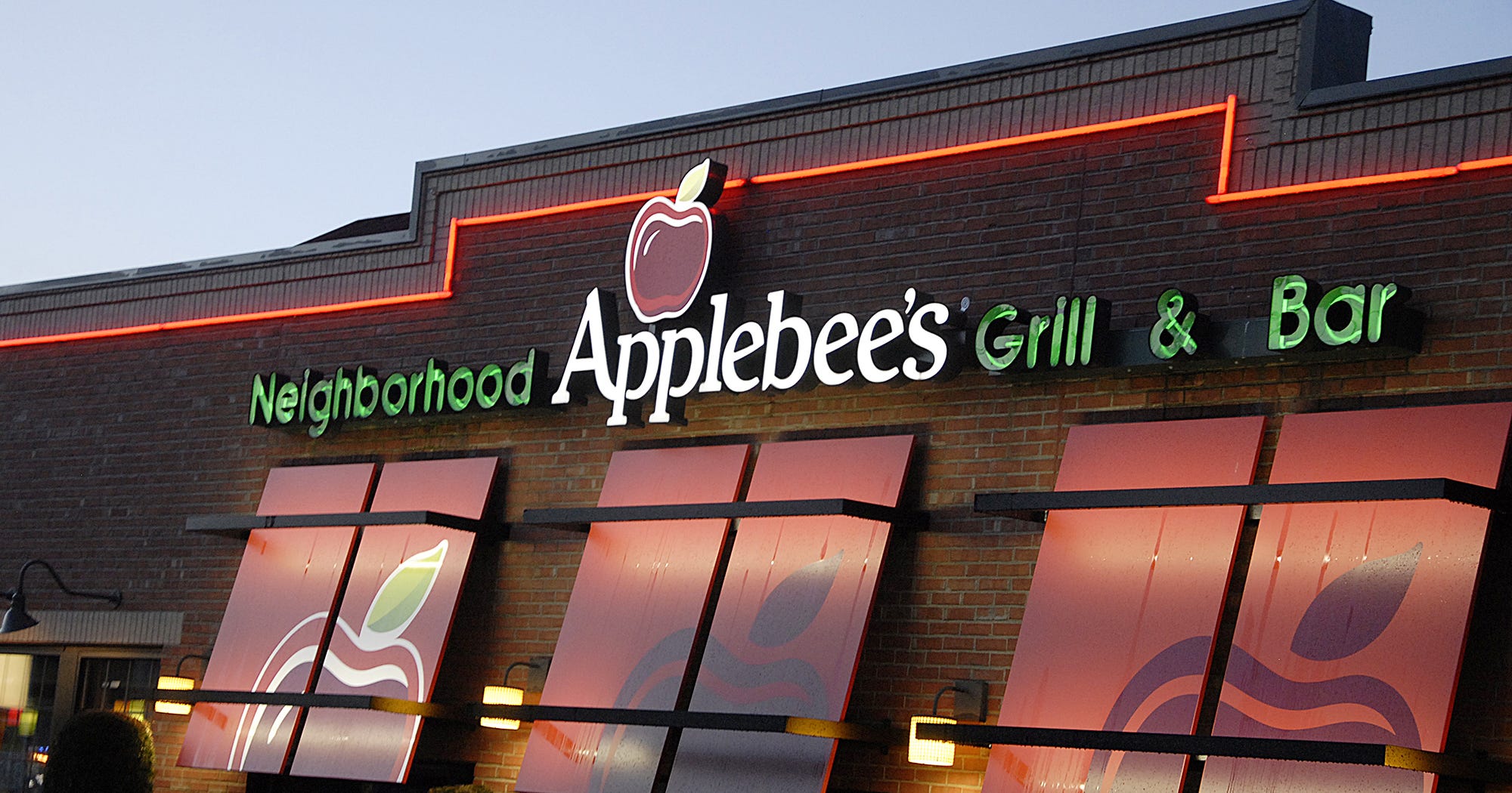 I Tried Applebee's $1 Long Island Iced Tea & Lived To Tell The Tale