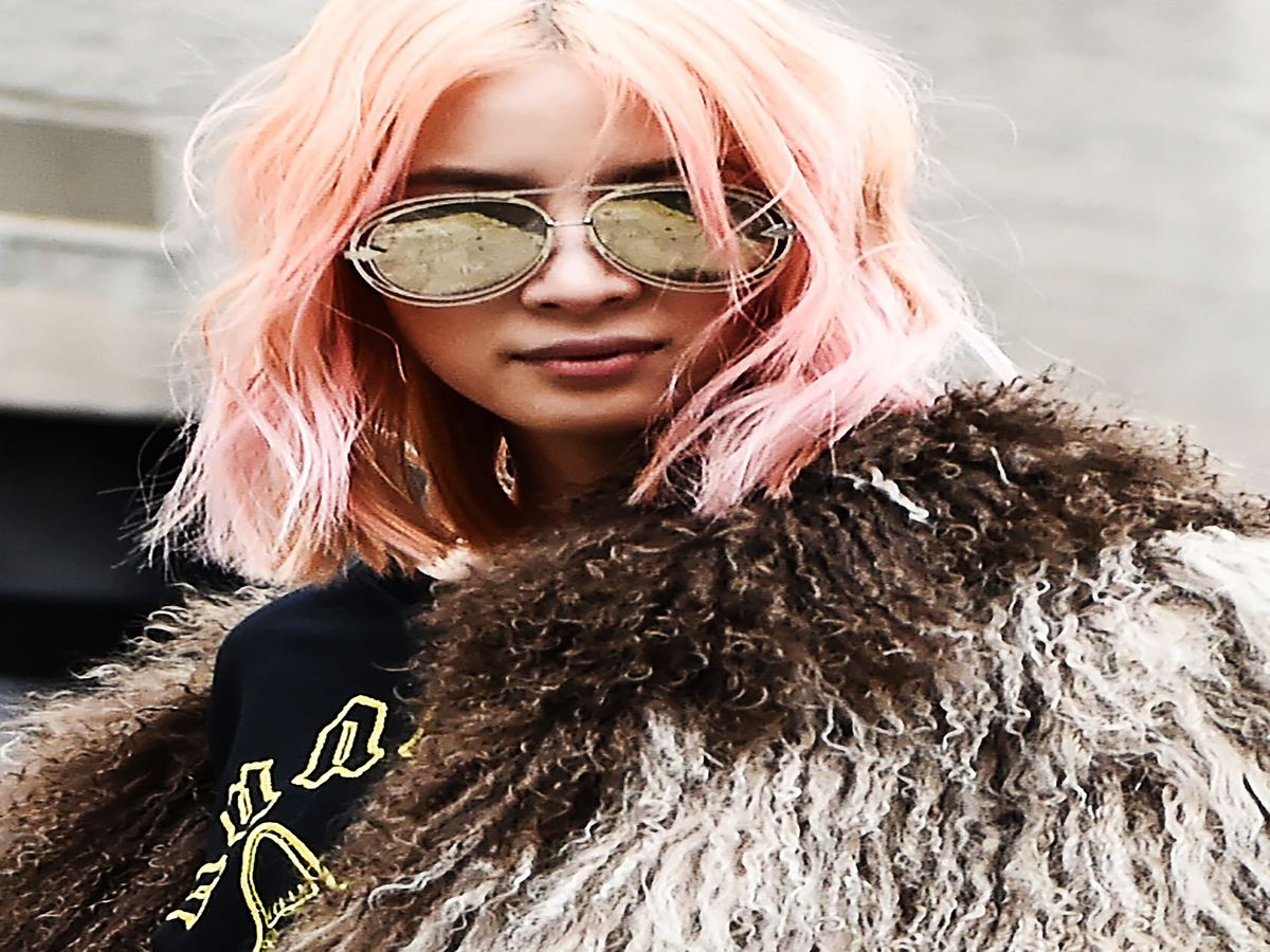 How Women All Over The World Wear Rose Gold Hair