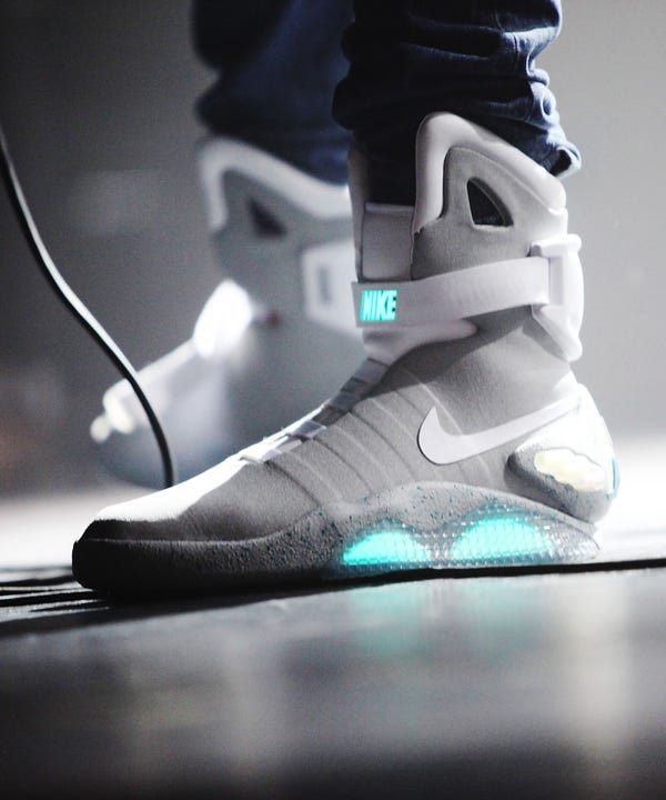 nike self tightening trainers