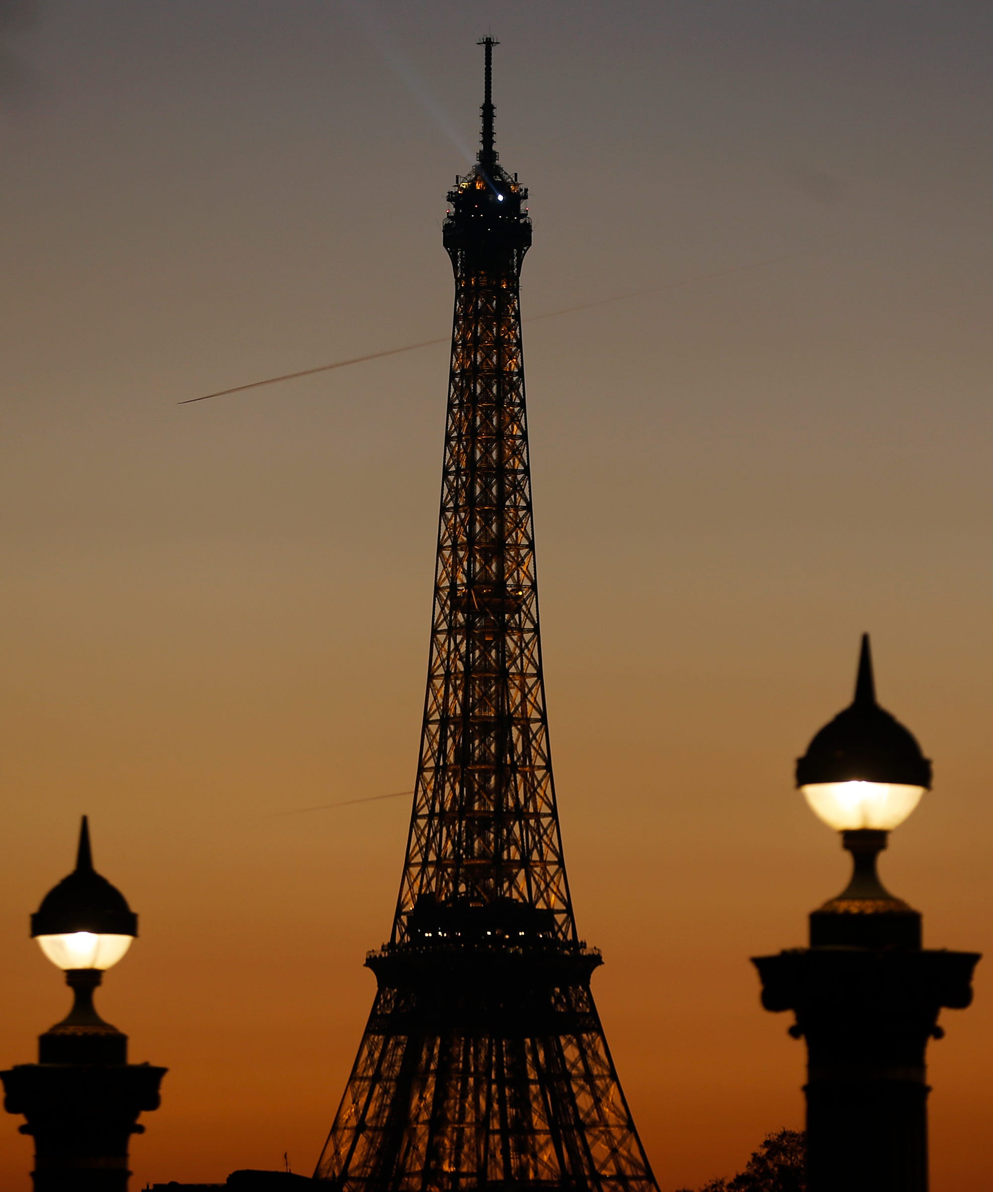 Why Eiffel Tower Went Dark Westminster London Attacks