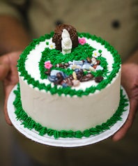 hot to decorate a cake
