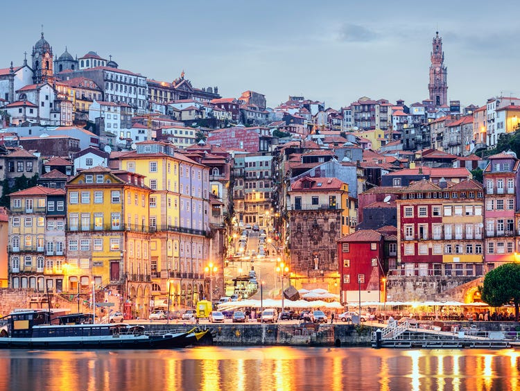 Airbnb Halloween Paris