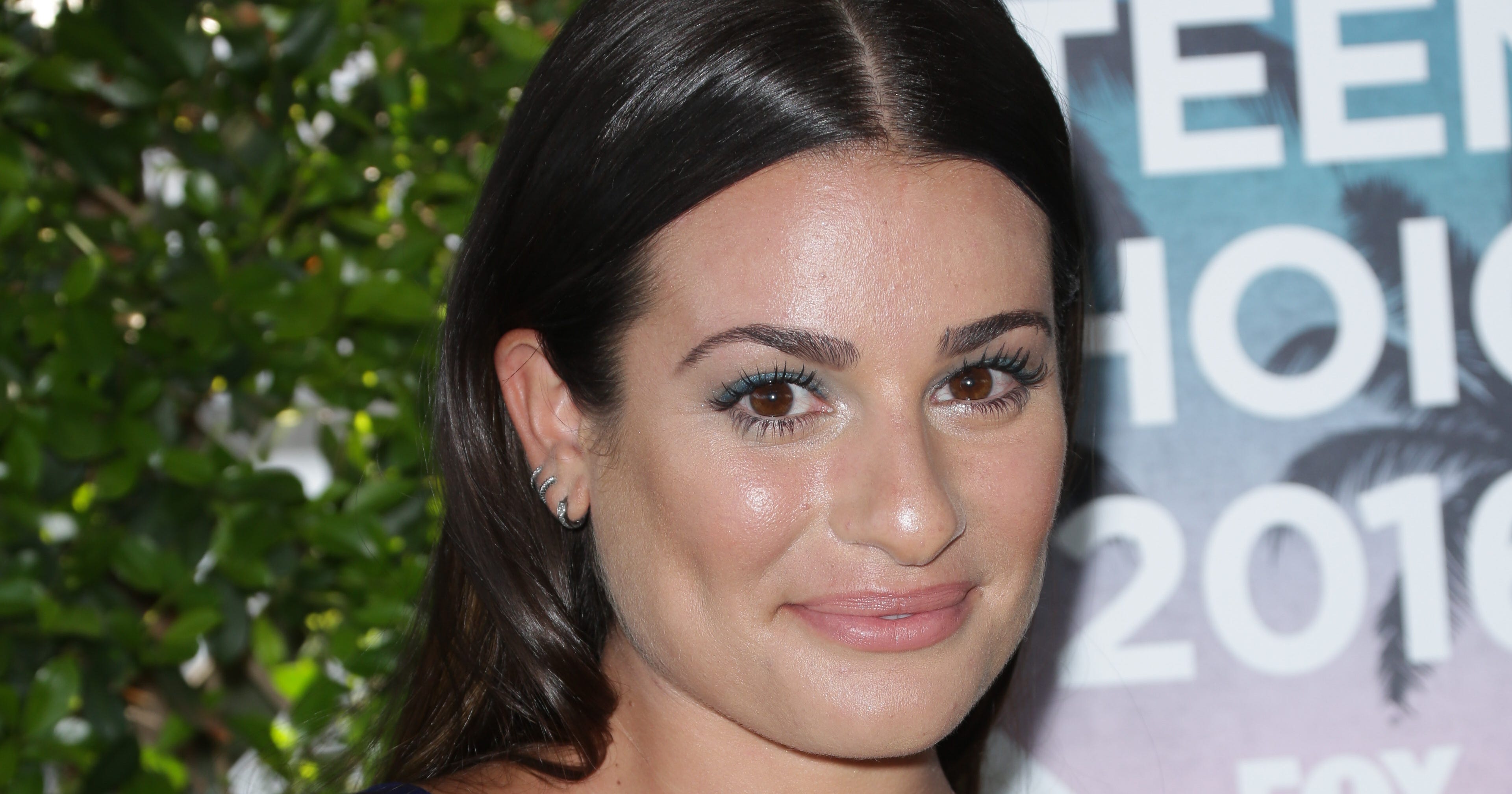 Try Out Lea Michele’s Update on the MessyBun Try Out Lea Michele’s Update on the MessyBun