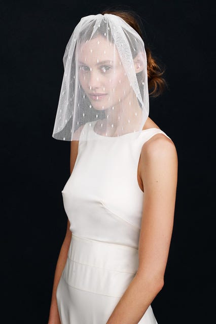 Wedding Veils Best Modern Bridal Accessories A Shorter Length Is Perfect For Impromptu City Hall Nuptials And Chic Garden Party Affairs Too