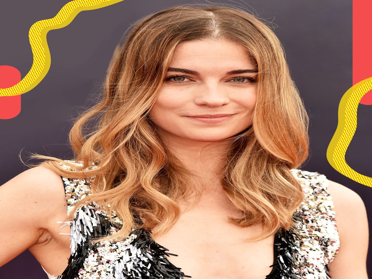 Schitt's Creek's Annie Murphy On The Show's Mega Following, 