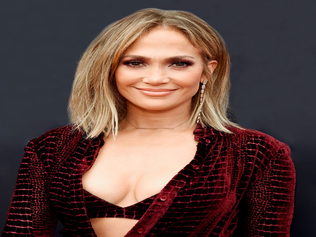JLo Just Debuted A Hairstyle That's (Somehow) Longer Than Nicki Minaj's