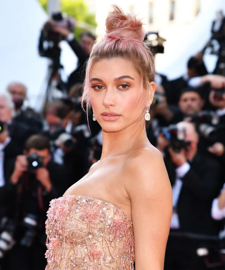 Messy Bun Hairstyle Ideas To Do For A Quick Easy Look