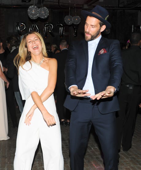 alt-dancing-couple-opener