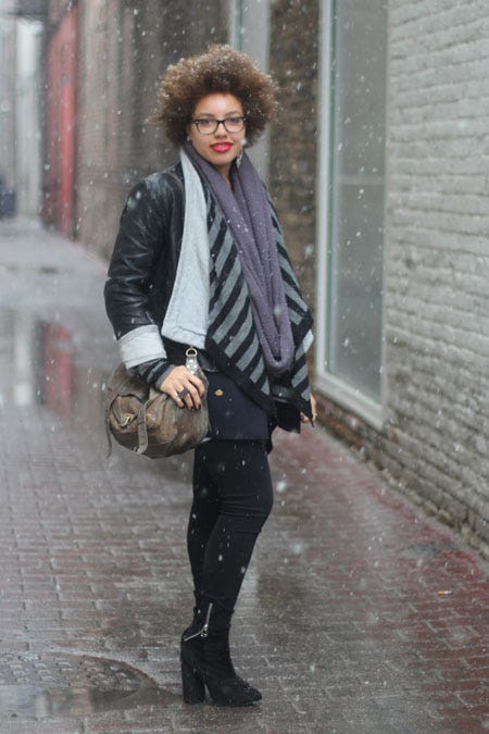 Chicago Winter Fashion Street In Rhianna Is A Chicago Native Visiting Home From Tufts University We Re Fully Reciating Her Bold Lip On Dreary Day As Well Balanced Outfit