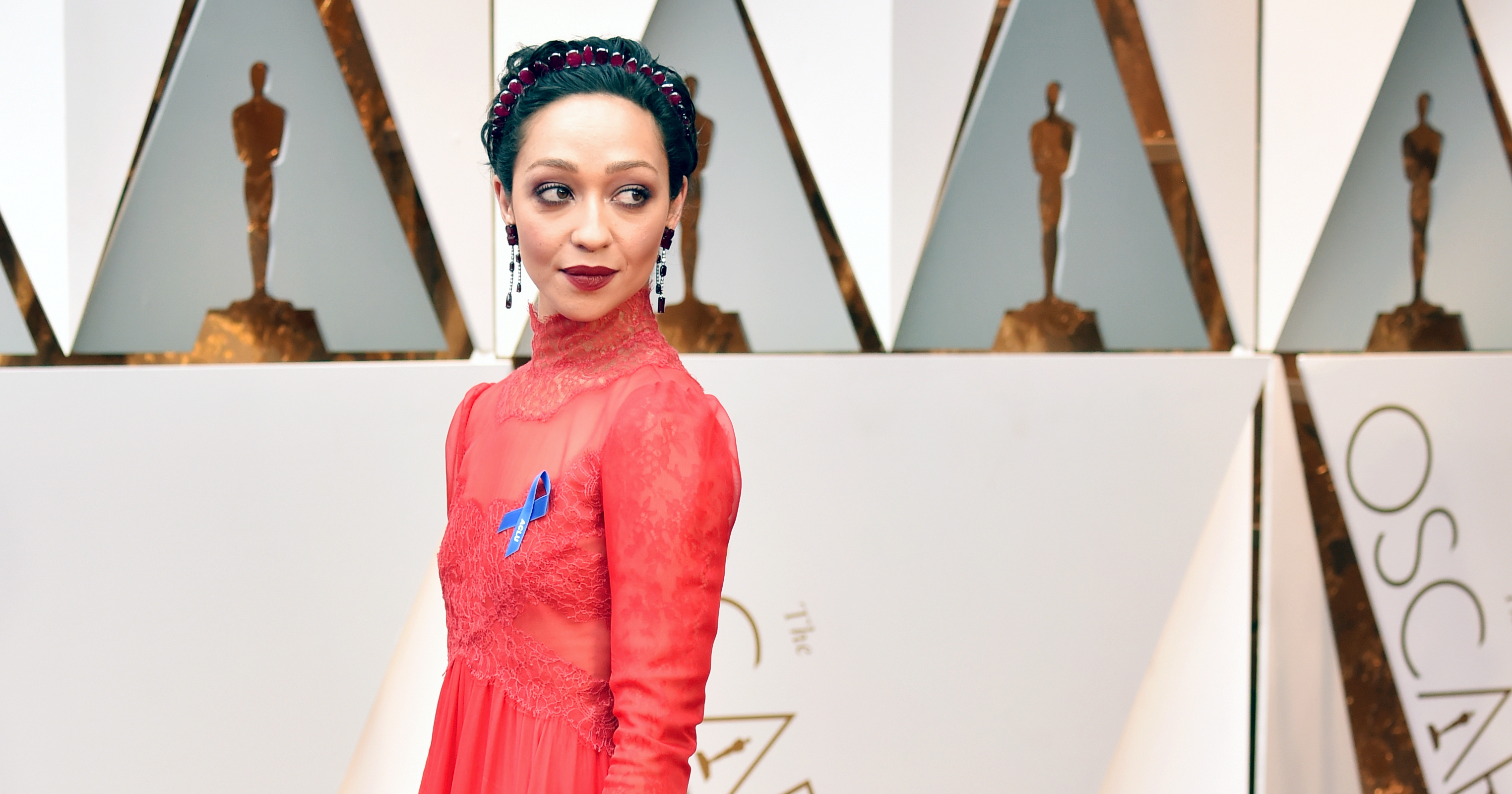 What Does Blue Ribbon Mean Oscars 2017 Red Carpet