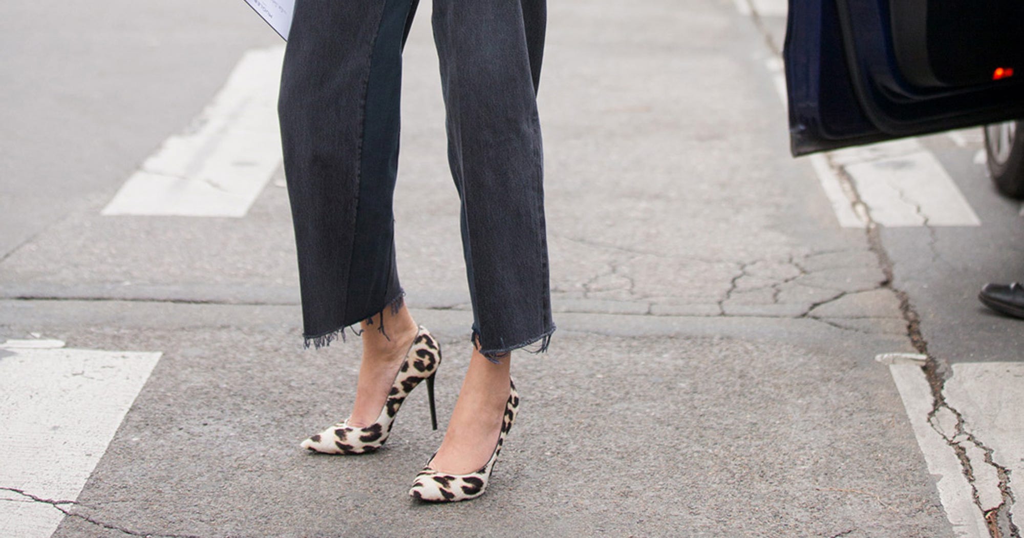 outfits with faded black jeans
