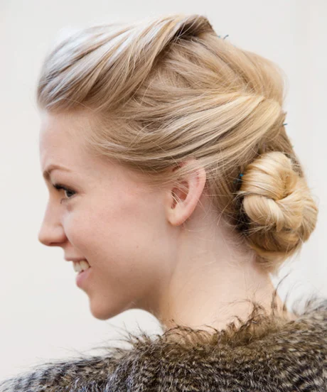 30 Flattering Ways To Wear A Middle Part Hairstyle