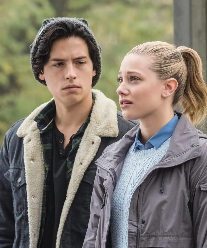 Lili Reinhart and Cole Sprouse in a scene of Riverdale.