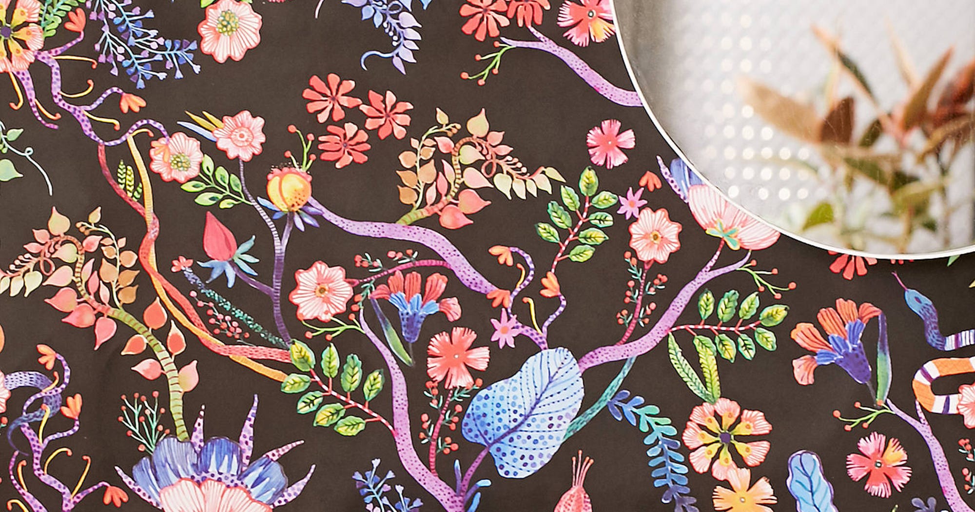 Easy Peel And Stick Wallpaper - Cute Apartment Wall Art