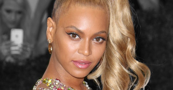 Beyoncé Pays Tribute To Charleston Victims