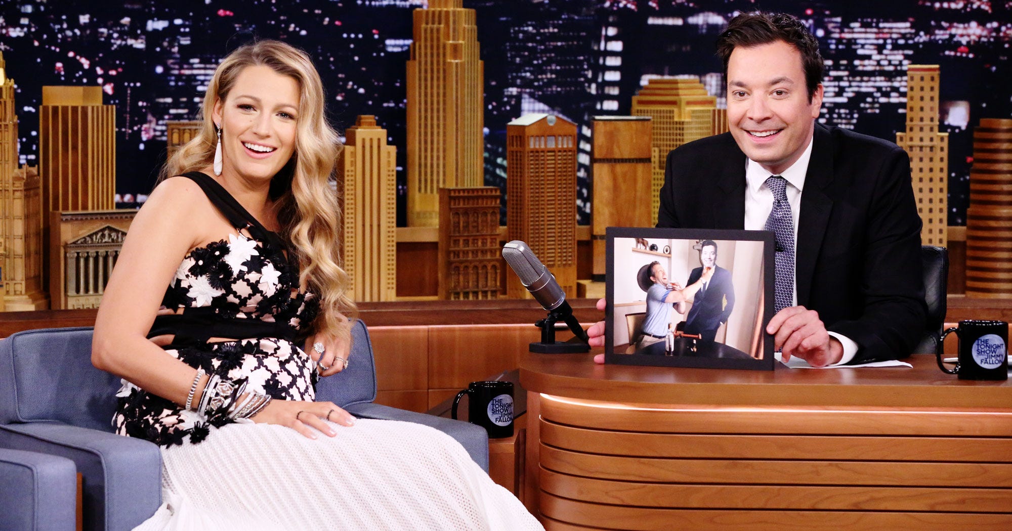 Blake Lively Tonight Show Jimmy Fallon Pregnancy, image size:2000x1050