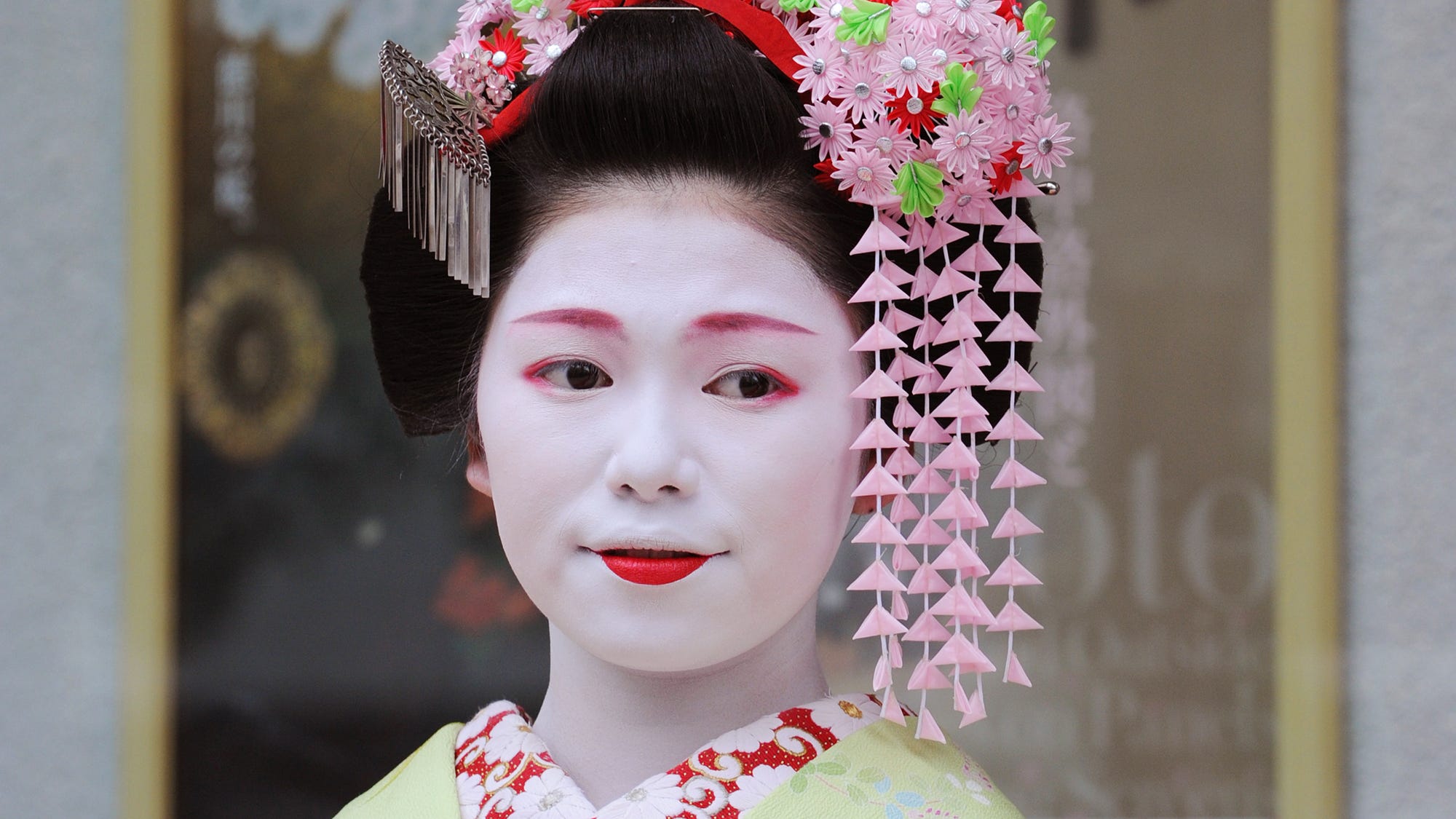 Day In The Life Of A Japanese Maiko photo