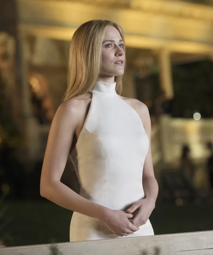 dolores gold dress westworld Dolores' White Is A Major Clue For S2 HOT-PINK