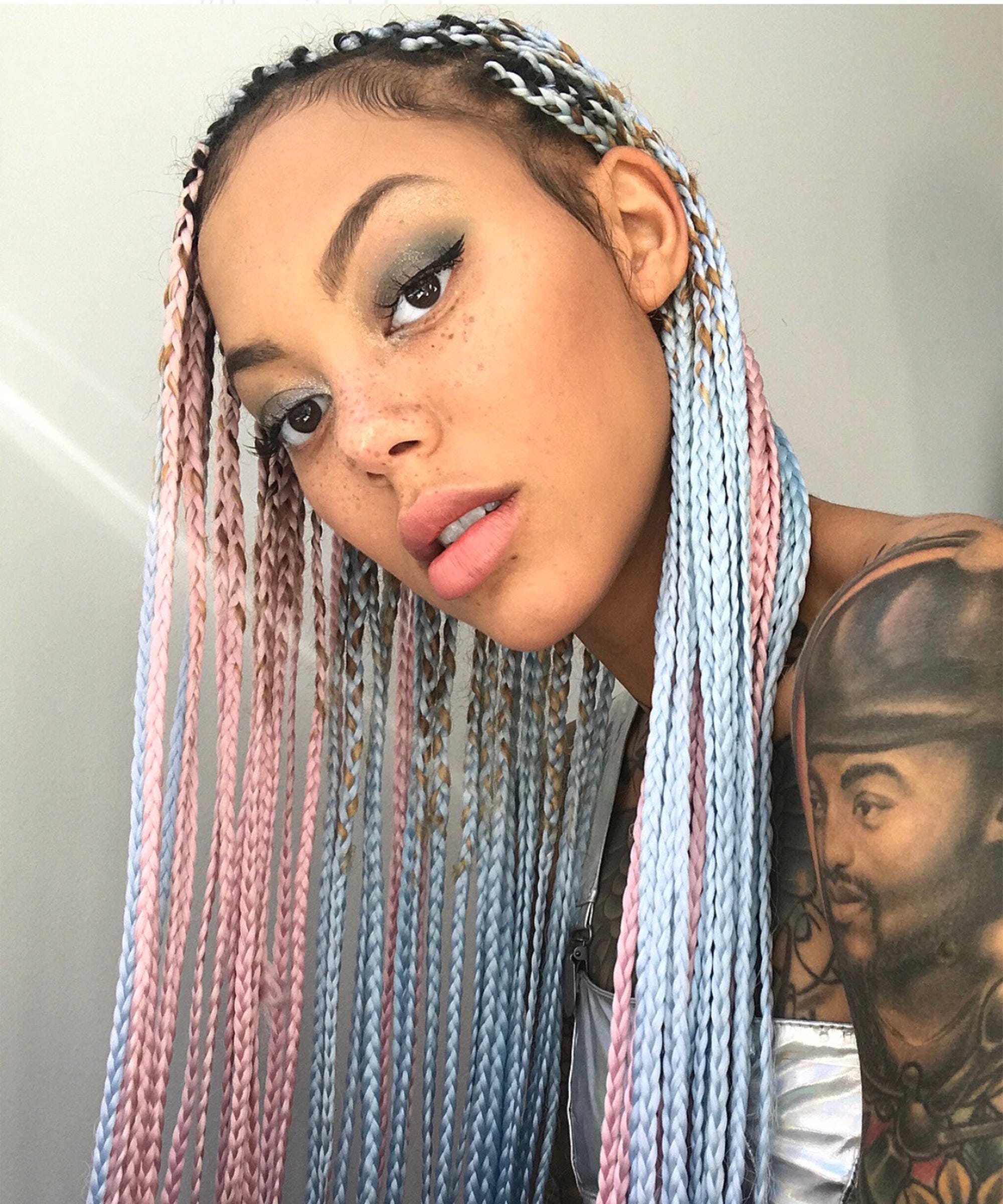 WATCH ME WORK Blue & Green Knotless Box Braids 