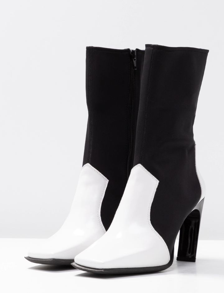 15 Stiefeletten mit Karree Schuhspitze 15 Stiefeletten mit Karree Schuhspitze