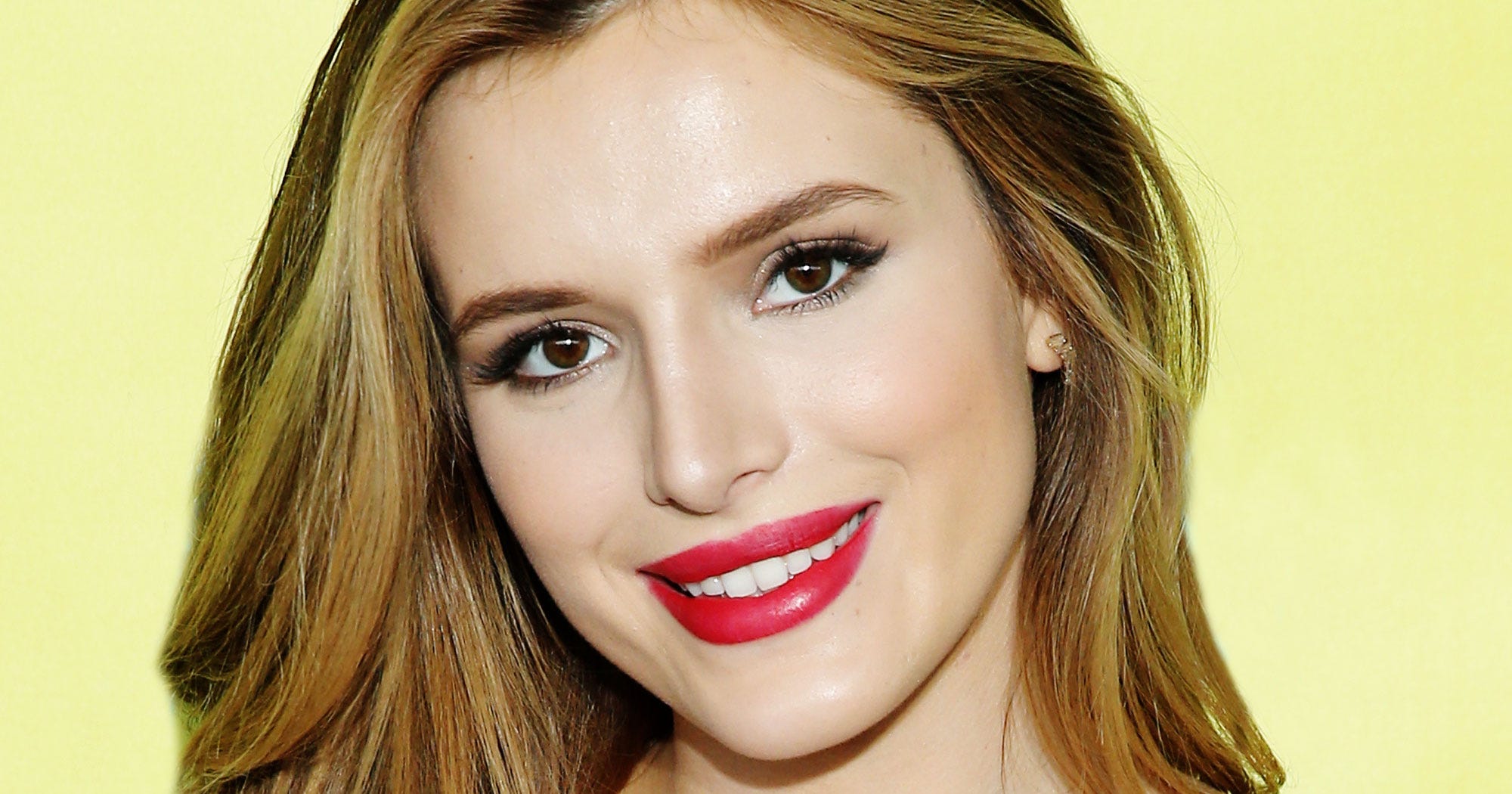 Bella Thorne Acne Products Beauty Interview(02)
